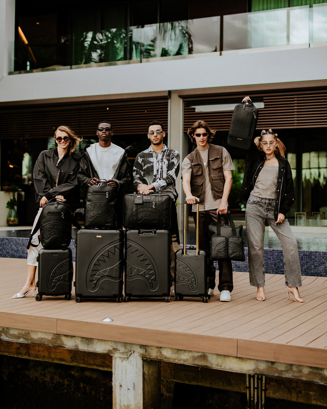 REALITY CHECK SHARKITECTURE FULL-SIZE JETBLACK LUGGAGE (GUNMETAL HARDWARE) - Image 4